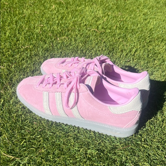 Like New Adidaa Bermuda Sneakers - Picture 6 of 11